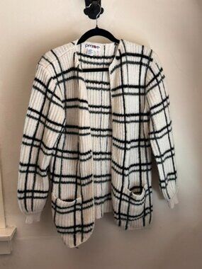 White and Black Penrose Sweater w/pockets